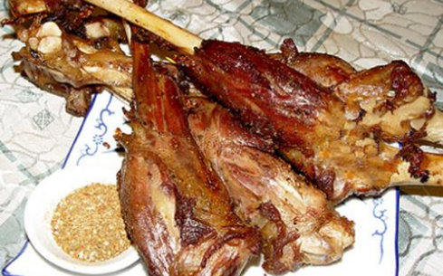 鄭州哪家學(xué)烤羊腿技術(shù)？