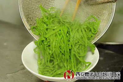 陜西菠菜面培訓的制作方法